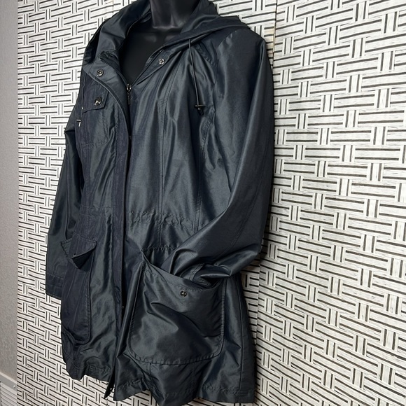 Pendleton nylon and poly Rain jacket - Picture 4 of 15